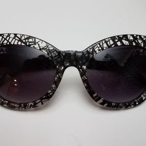 On hold-lamb gwen stefani black/clear sunglasses